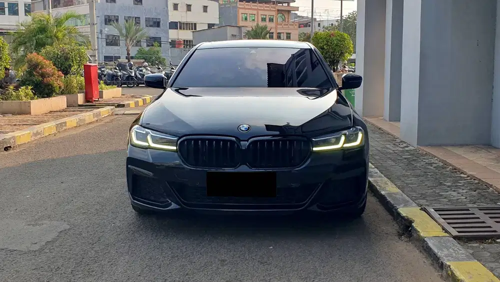 BMW 520i 520 i M Sport G30 CKD LCi Hitam 2023 Like New Low KM Record