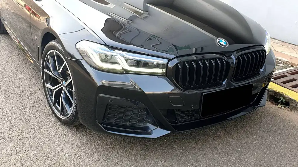 BMW 520i 520 i M Sport G30 CKD LCi Hitam 2023 Like New Low KM Record