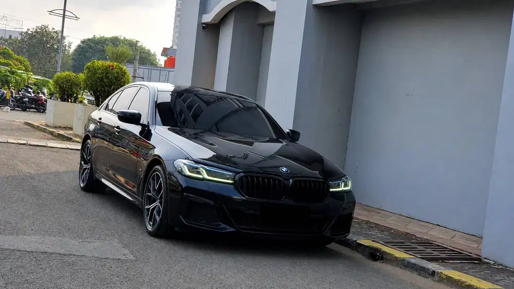 BMW 520i 520 i M Sport G30 CKD LCi Hitam 2023 Like New Low KM Record