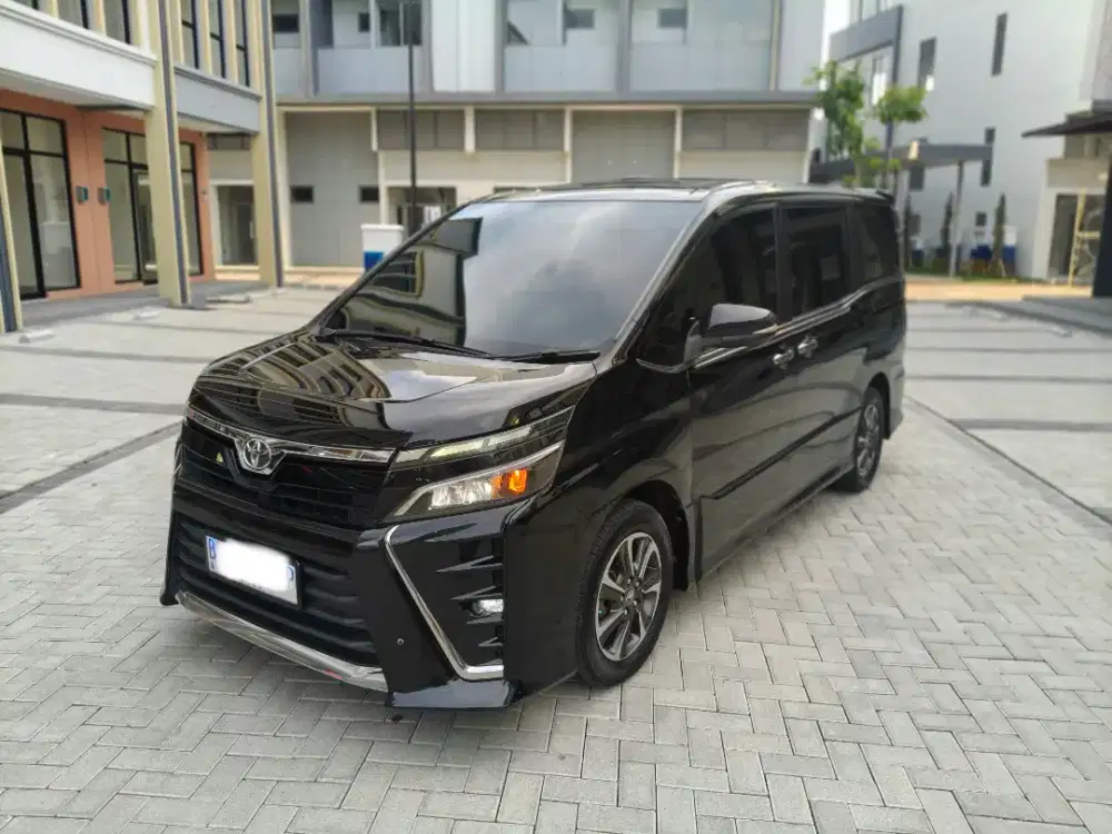 Toyota voxy 2018 sunroof dan panoramic
