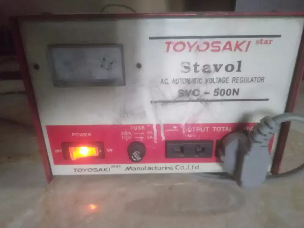 Toyosaki Star Stavol SVC-500N (kapasitas 500 Watt)