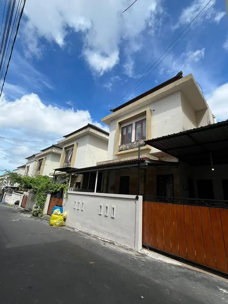 Di Kontrakkan Rumah Tahunan