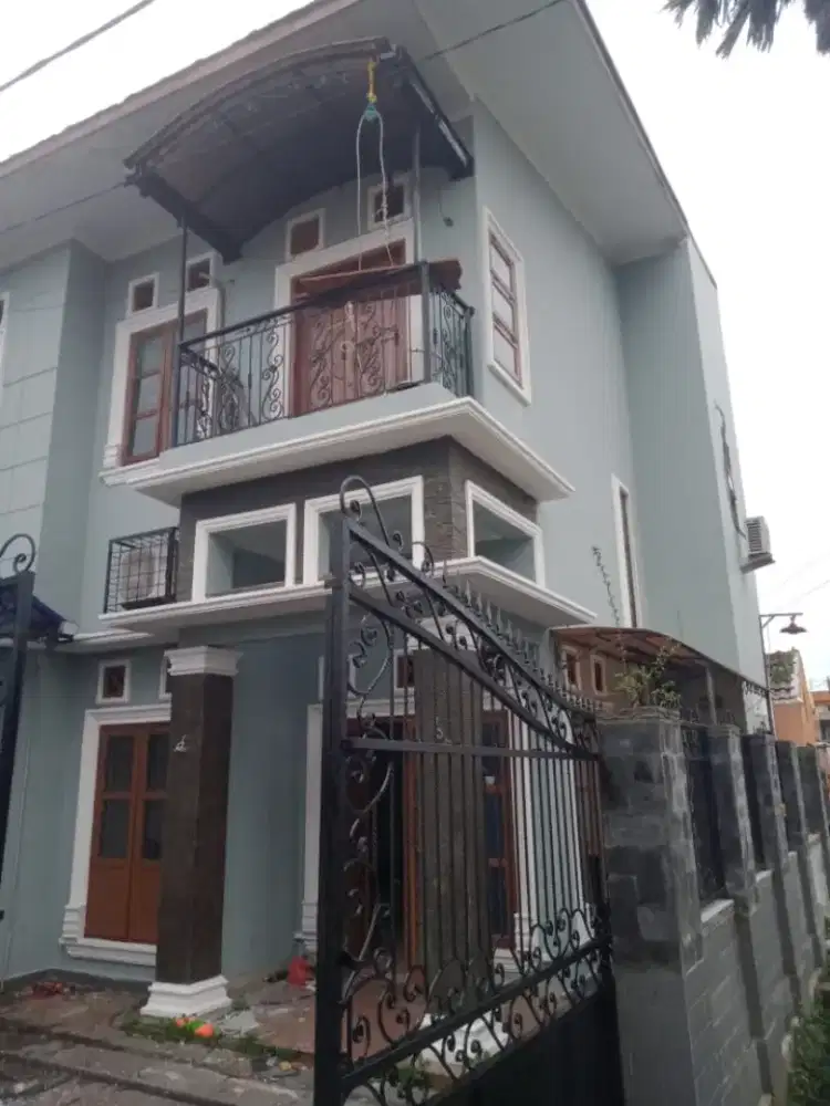 DIJUAL RUMAH RAPIH CANTIK POSISI HOOK 2 LANTAI DI MEDAN TIMUR, MEDAN