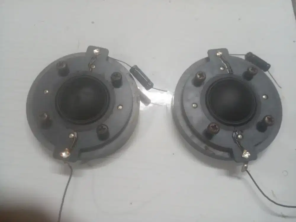 Speaker tweeter.-+3inch.hidup normal.merk,watt&ohm tidak tau