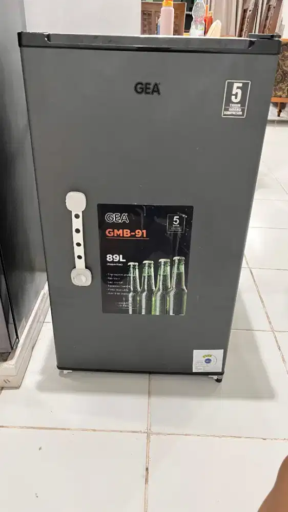 Kulkas mini bar GEA GMB 91