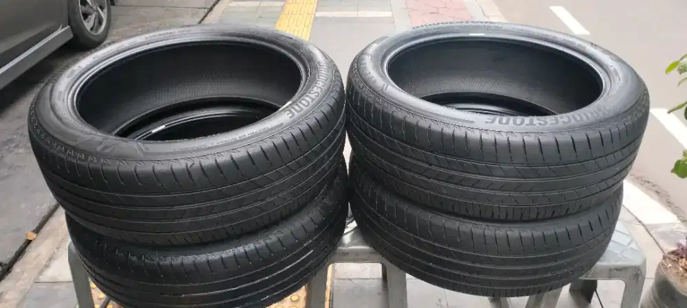 4ban Lexus RX 235/50/R21 Bridgestone Alenza 001 90% nik 2023 hub Wa
