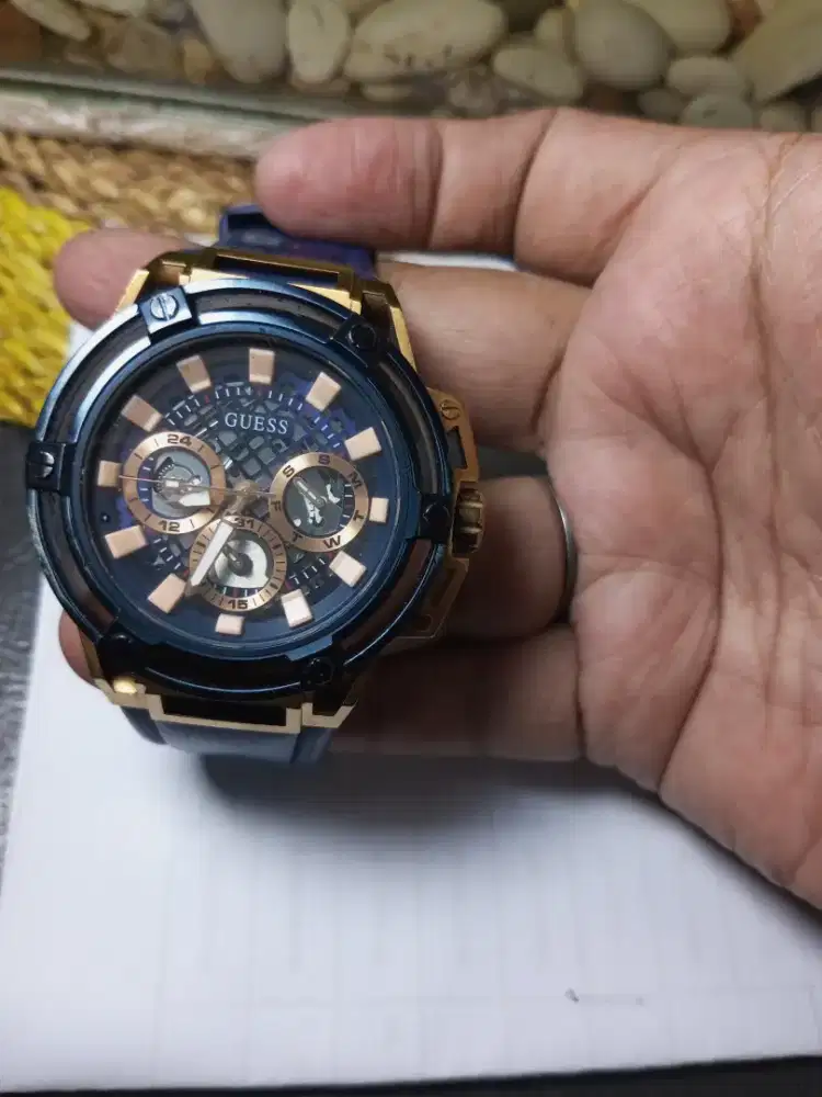 JAM TANGAN COWOK MERK GUESS