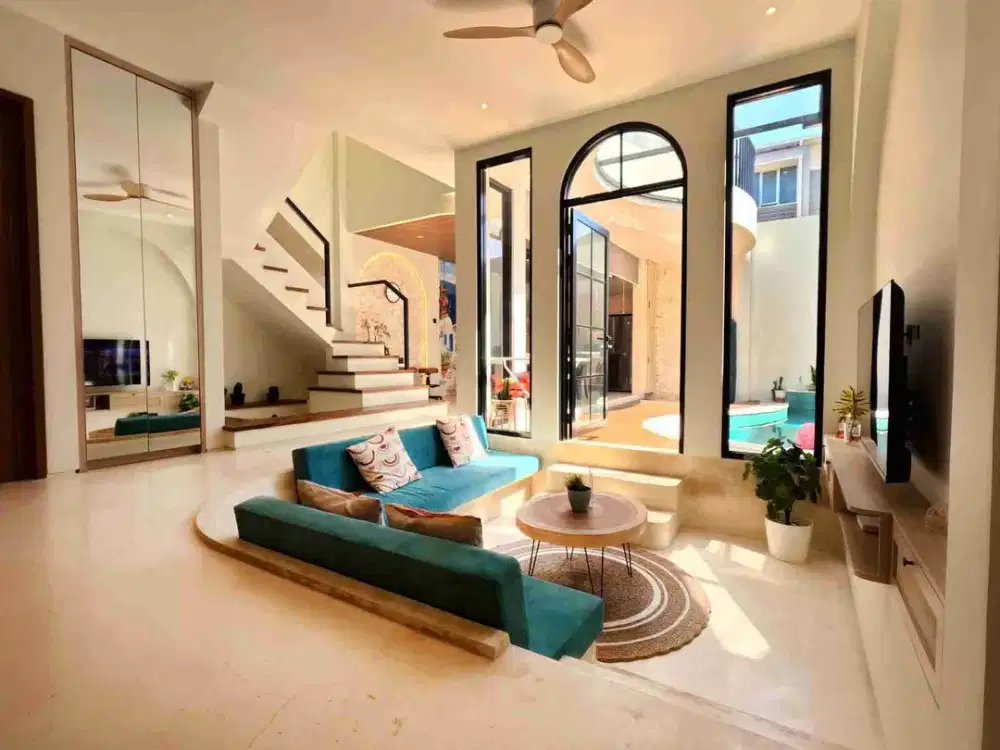rumah cozy lux dengan kolam renang di Kota Baru Parahyangan