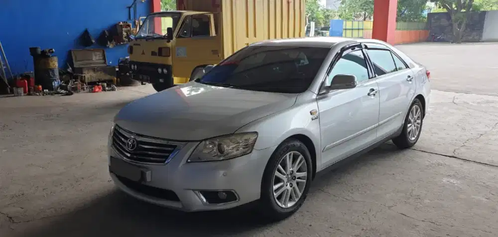 Toyota Camry 2.4 V AT 2010

Silver