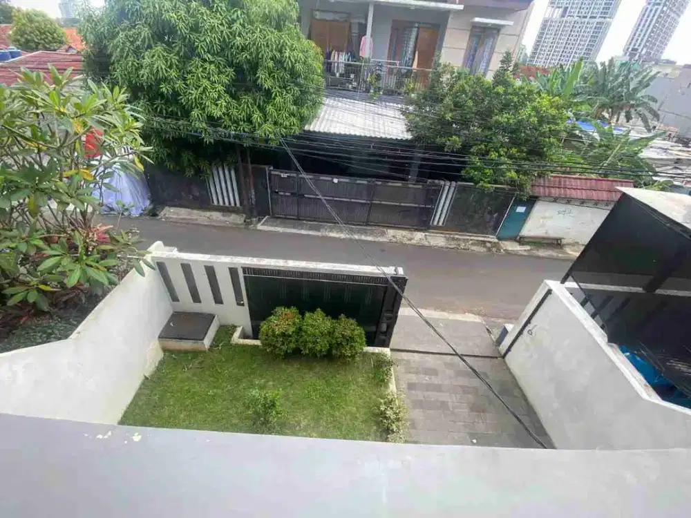 rumah baru dan bagus di pejaten barat