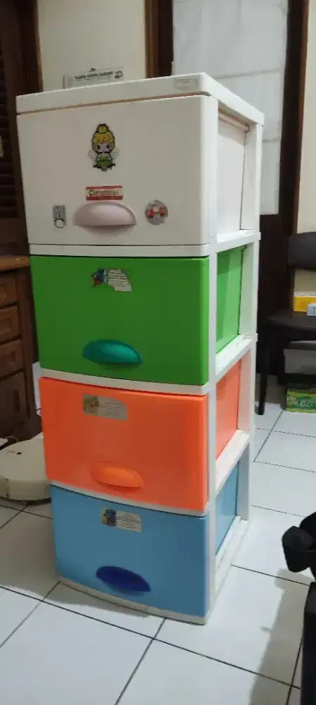 Lemari plastik 5 laci