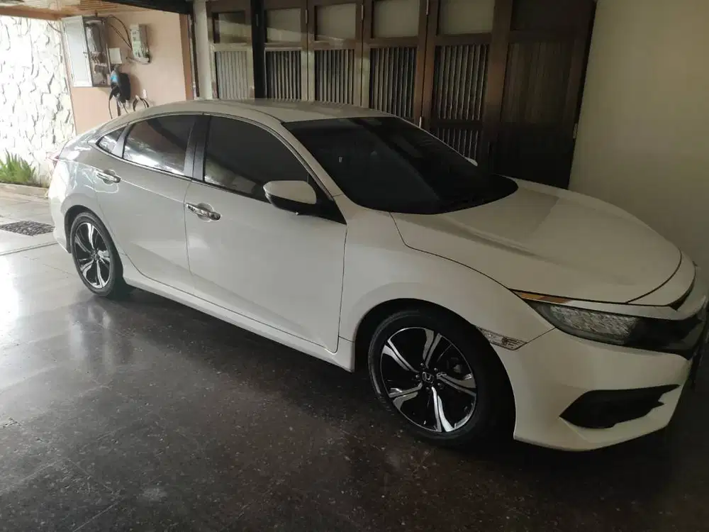 DIJUAL CEPAT MOBIL CIVIC 1.5 ES 2017