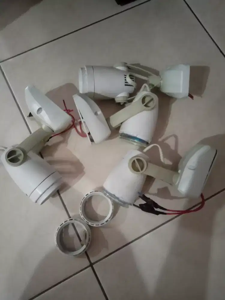 Lampu sorot taman