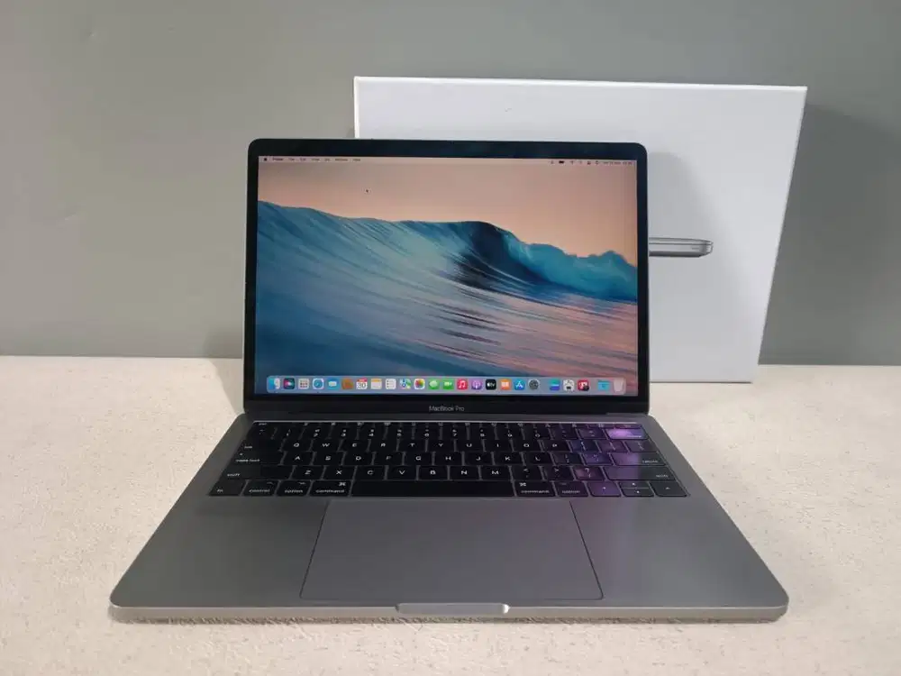 MacBook Pro 2017 i5 8GB/256GB Fullset – Mulus, Siap Pakai!
