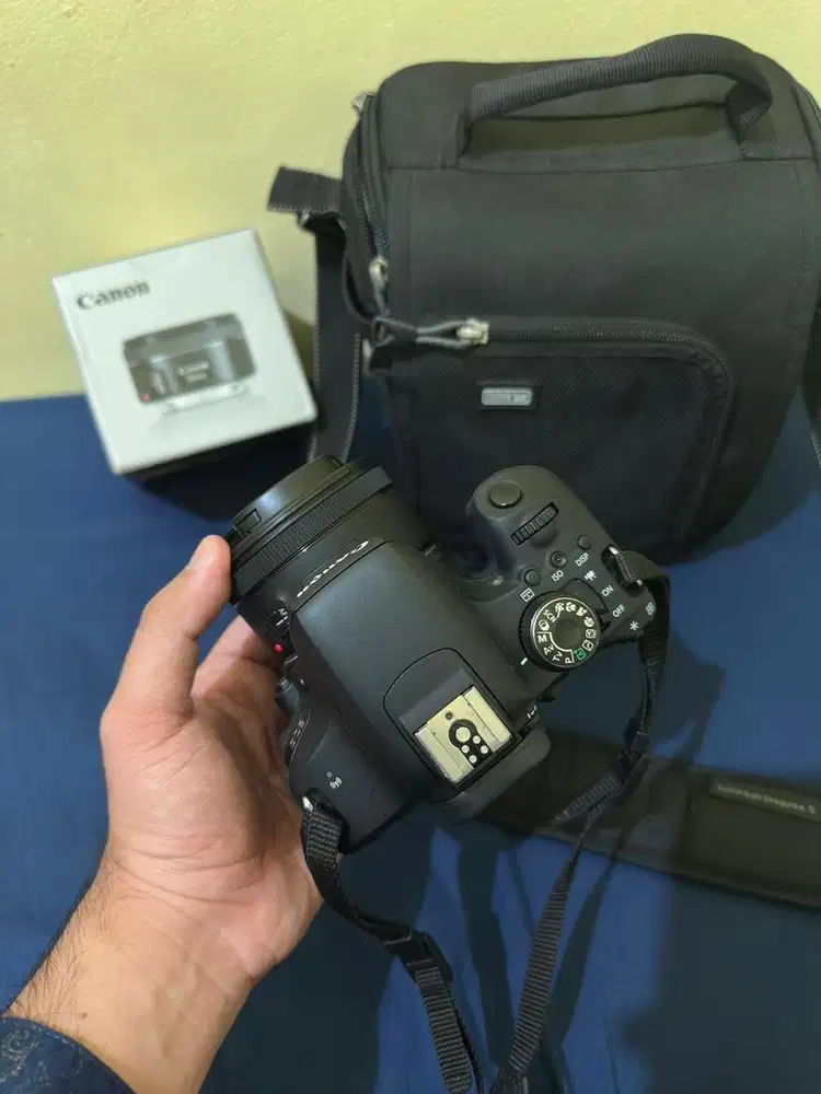 Canon 800D + Lensa 50mm F1.8 STM Like New