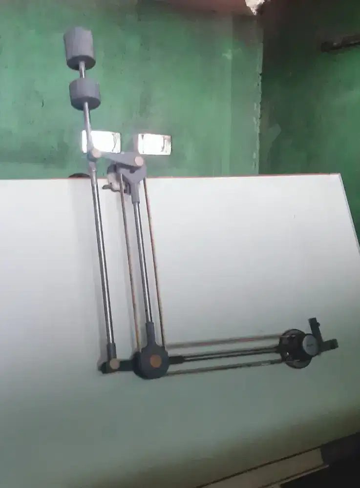 Meja gambar arsitek bandul