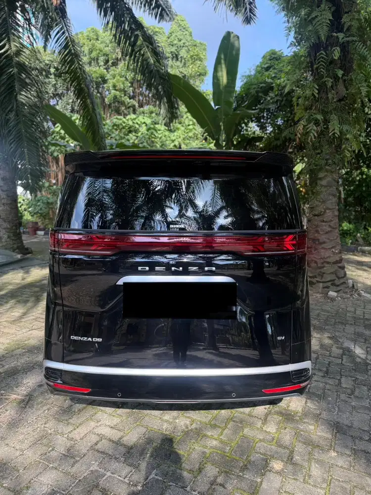 Denza D9 2025 Listrik Kondisi Mulus dan Terawat
