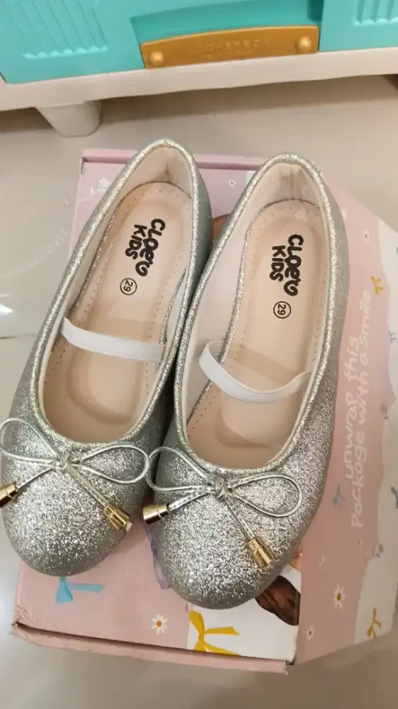 Sepatu pesta anak, baru size 29
