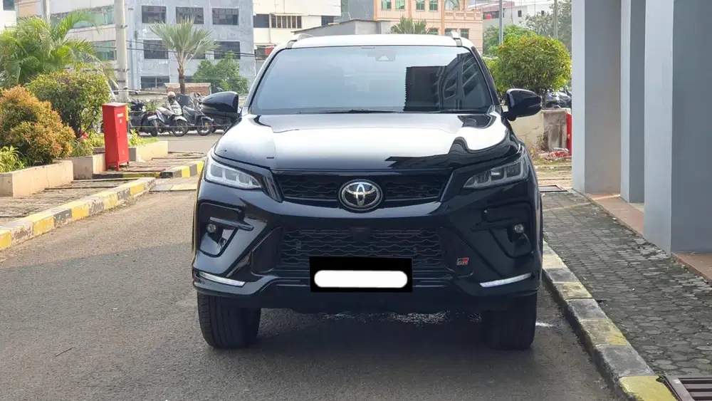 Km 4 ribu toyota fortuner gr sport legender tetradrive 4x4 2025 hitam