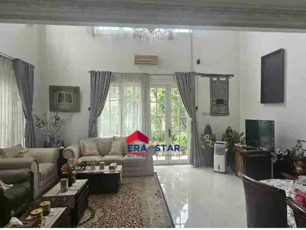 Rumah Mewah 3 Lantai di Jalan Utama Kota Wisata Cibubur.