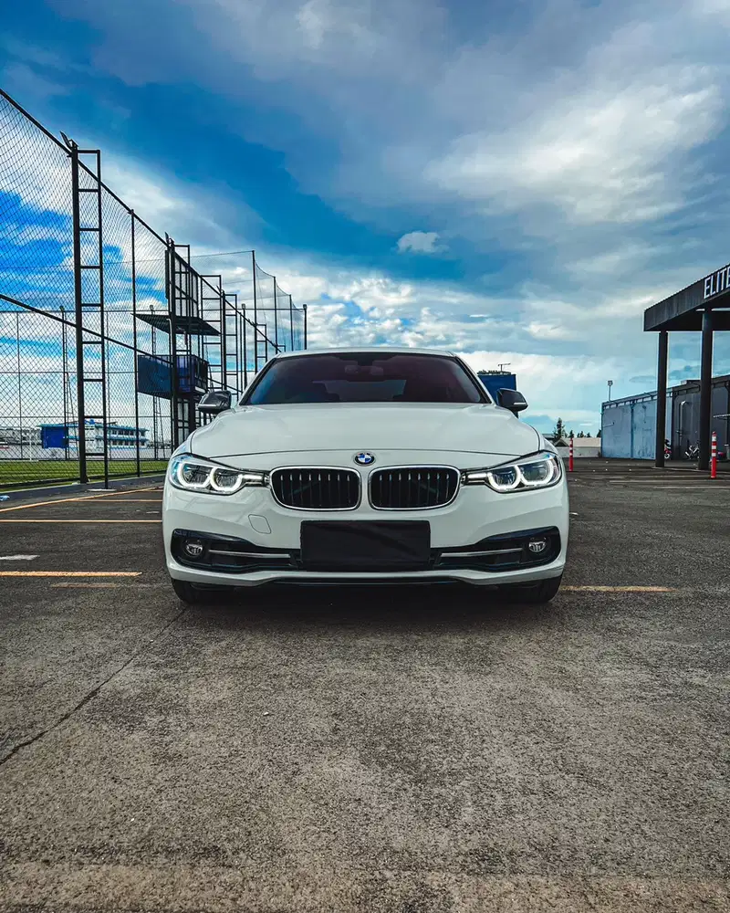BMW 320i 2018 Bensin