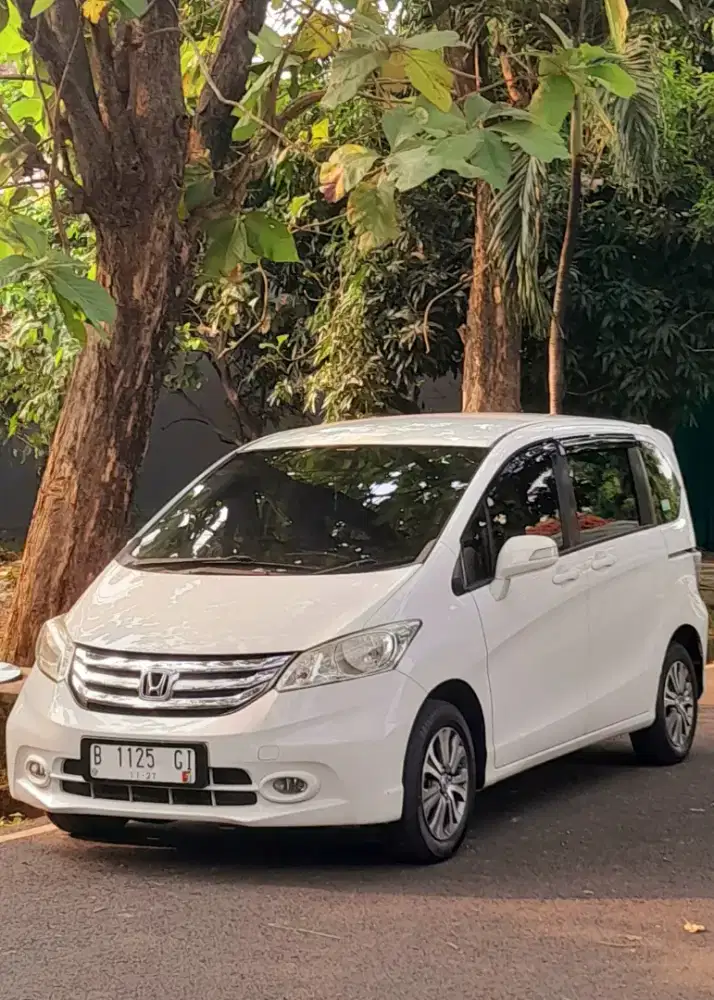 HONDA FREED PSD PUTIH 2015
