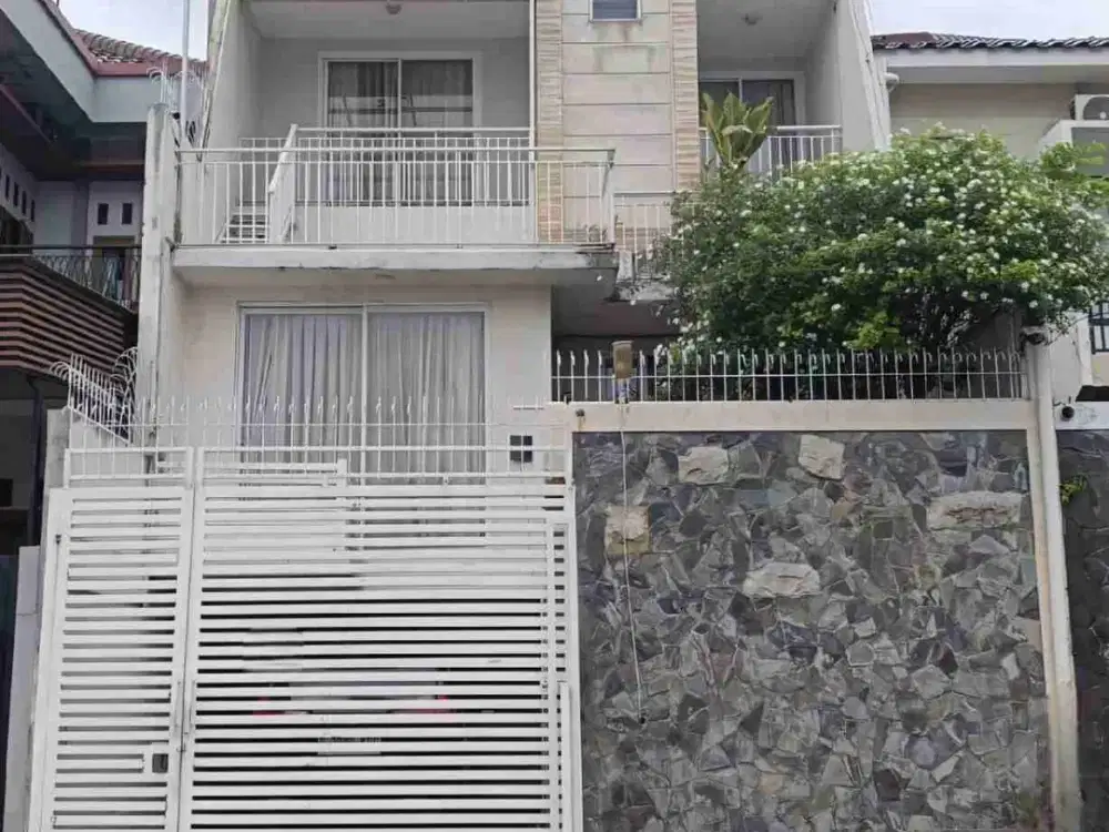 Dijual Rumah Bagus Dalam Komplek Elite Pondok Kelapa Duren Sawit Jakarta Timur