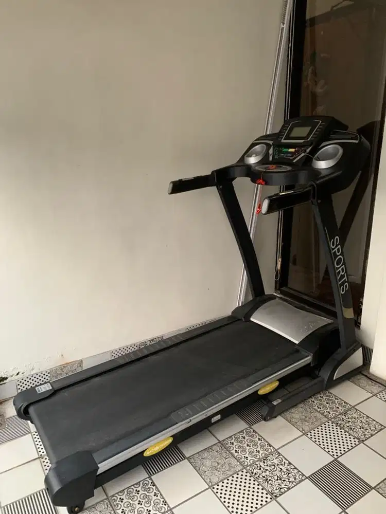 Alat fitnes treadmill listrik buat di rumah