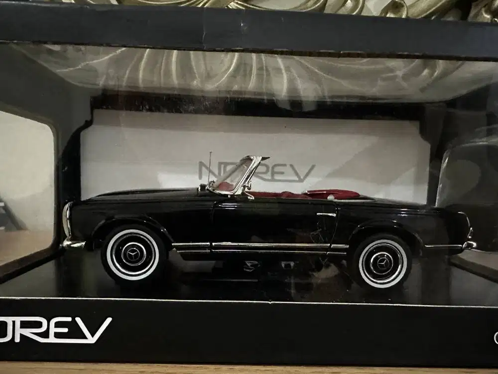 norev 1:18 mercedes 230 SL