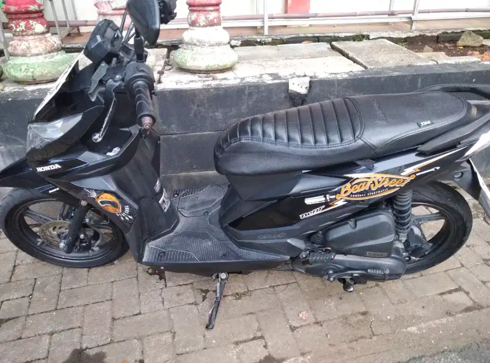 Beat stret hitam