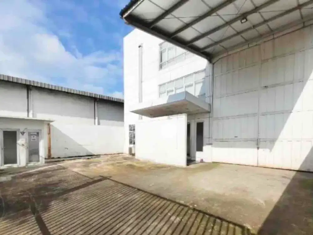 Di SEWA gudang kecil ukuran 400 m2 ada office lantai 2 dekat pintu toll dalam kawasan industri delta silicon 3 lippo Cikarang