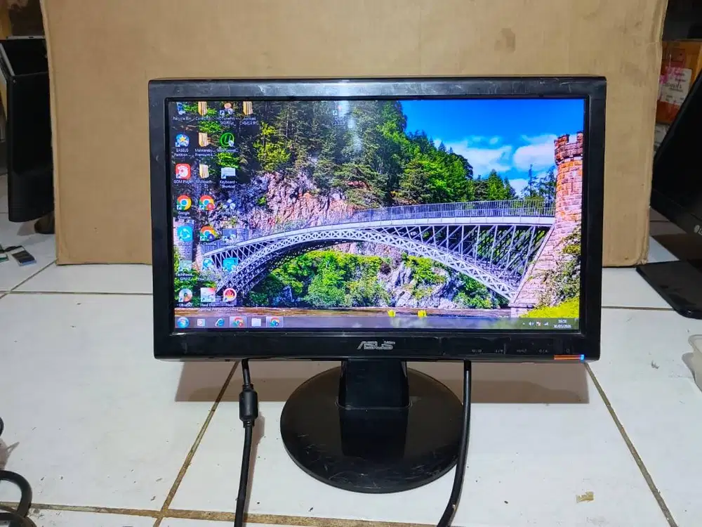 monitor led ASUS 16 inc normal gambar bagus