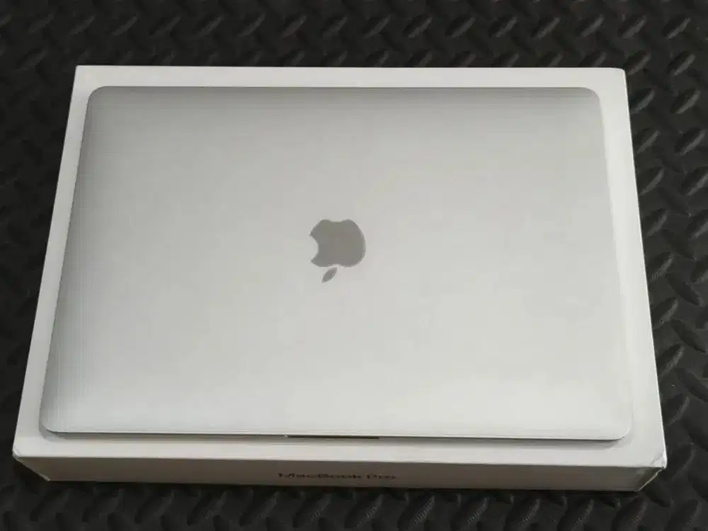 Macbook Pro i5 13 2020 x japan