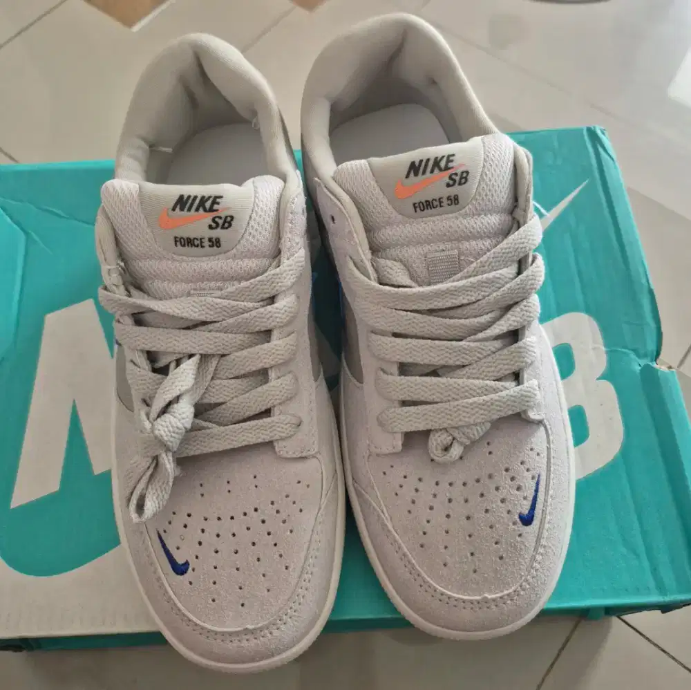 Sepatu Nike SB Grey