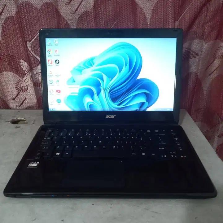 Laptop Acer Aspire E1-422 Hitam AMD E1-2500 ATI AMD Radeon RAM 4 GB