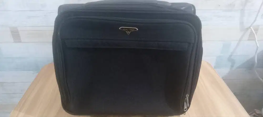 Tas Koper Travel Merk Navy Club