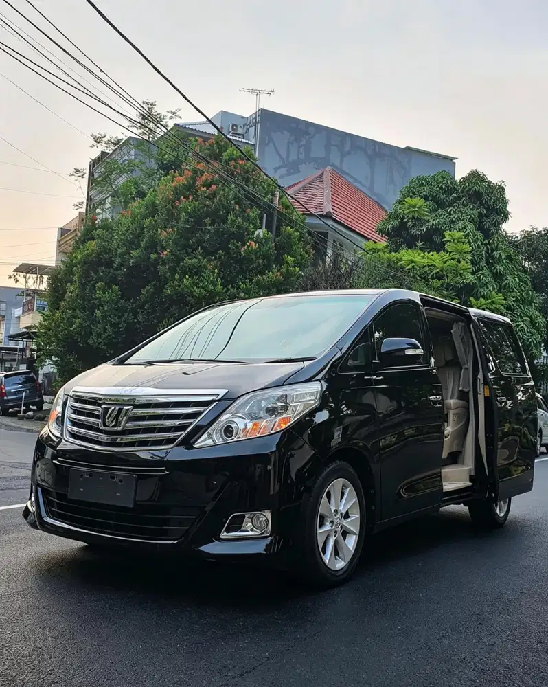 Alphard G ATPM black on beige Low KM
