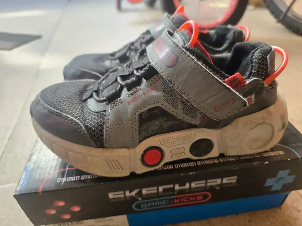 Sepatu anak cowo skechers