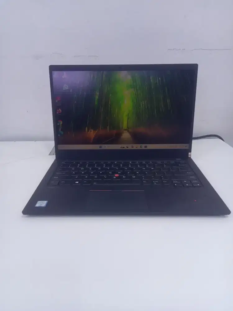 Lenovo Thinkpad X1 carbon core i7-8665 ram 16 GB SSD 512 GB win 11