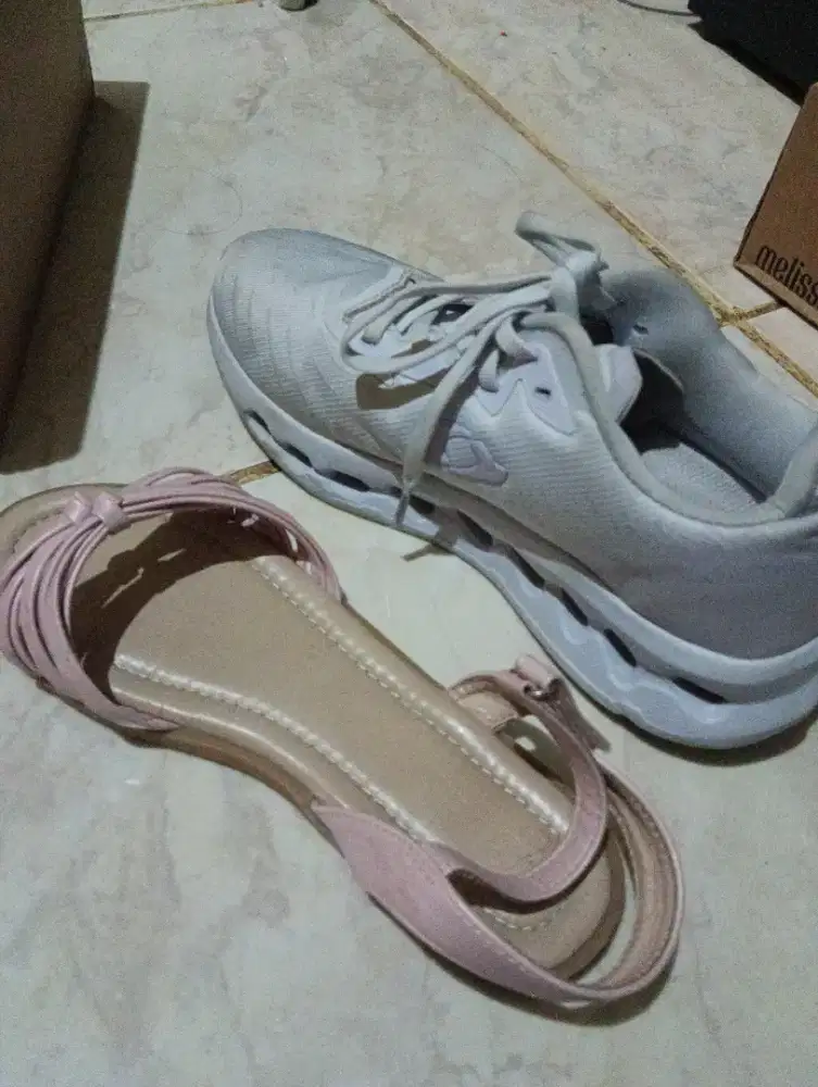Sepatu lari astec loop running size 39 dan sendal max fashion sz 37