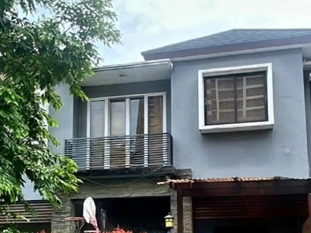 Puri Cinere Depok Jawa Barat - DIJUAL Rumah Nyaman dengan Kamar Tidur yang Luas dan Ada Kamar Tidur untuk Orang Tua di Lantai Bawah