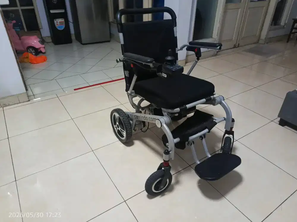Kursi Roda Listrik Careindo ( Bisa dilipat)