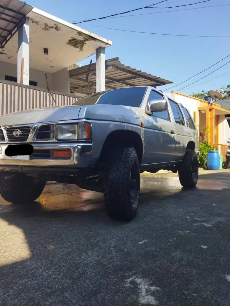 Nissan Terrano Tahun 2000