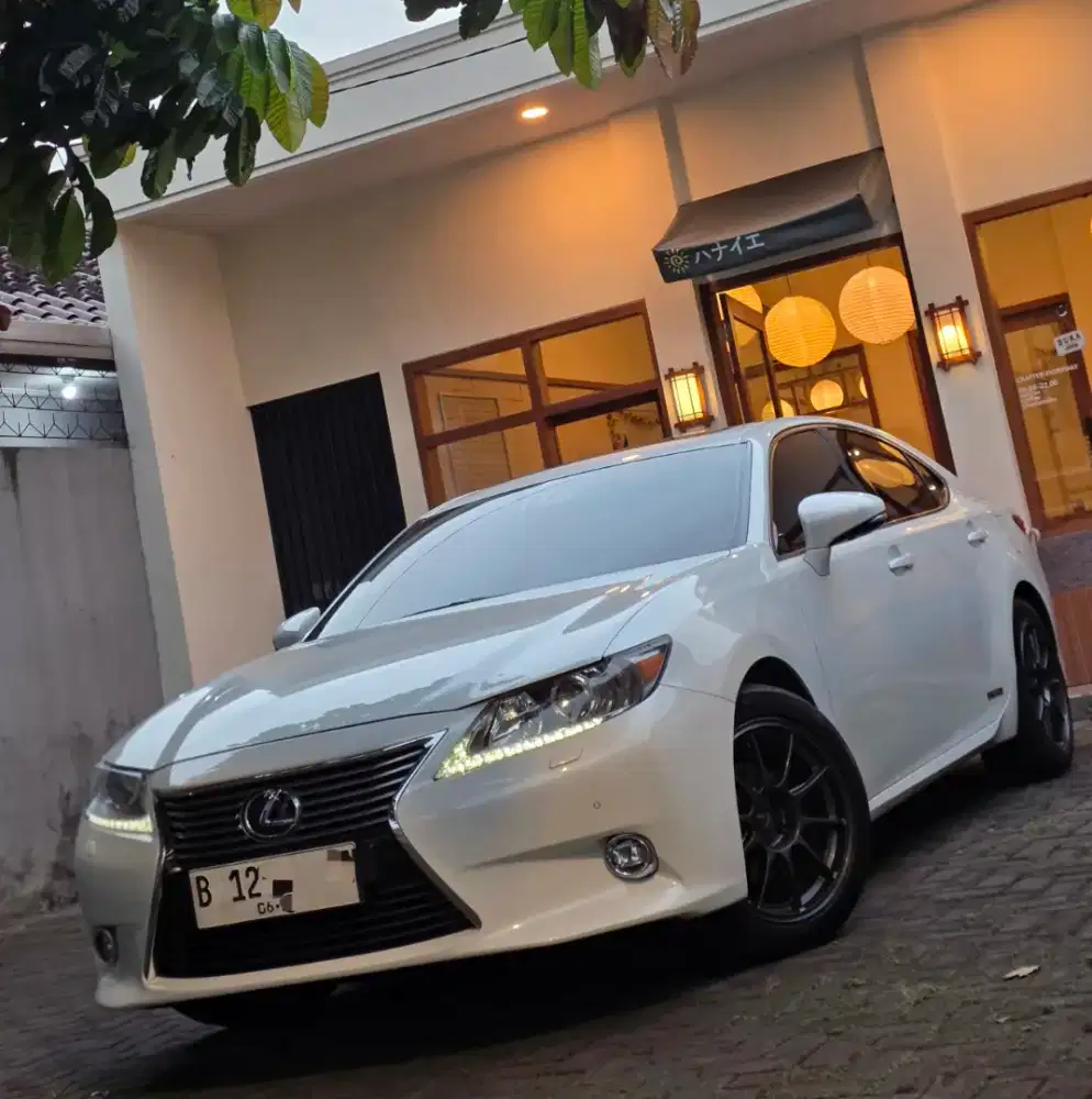 Lexus ES300h 2014 Starfire Pearl White