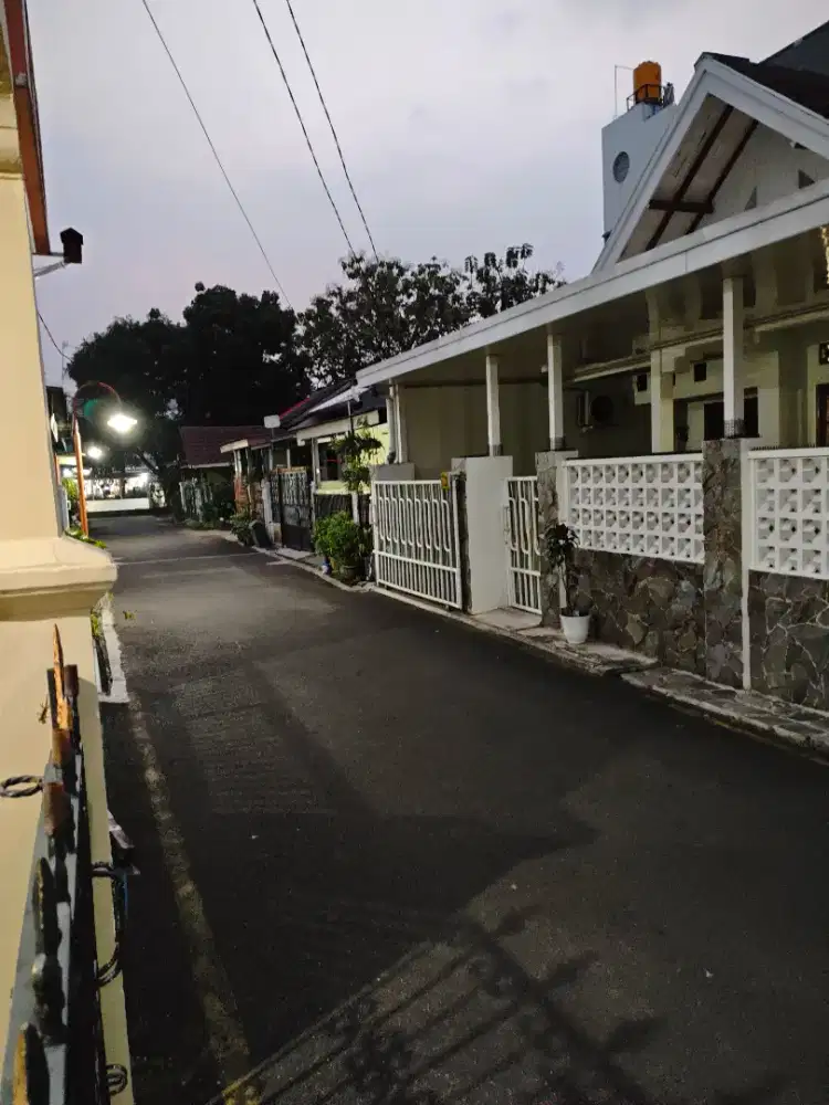 Di kontrakan full 1 rumah dukuh zamrud