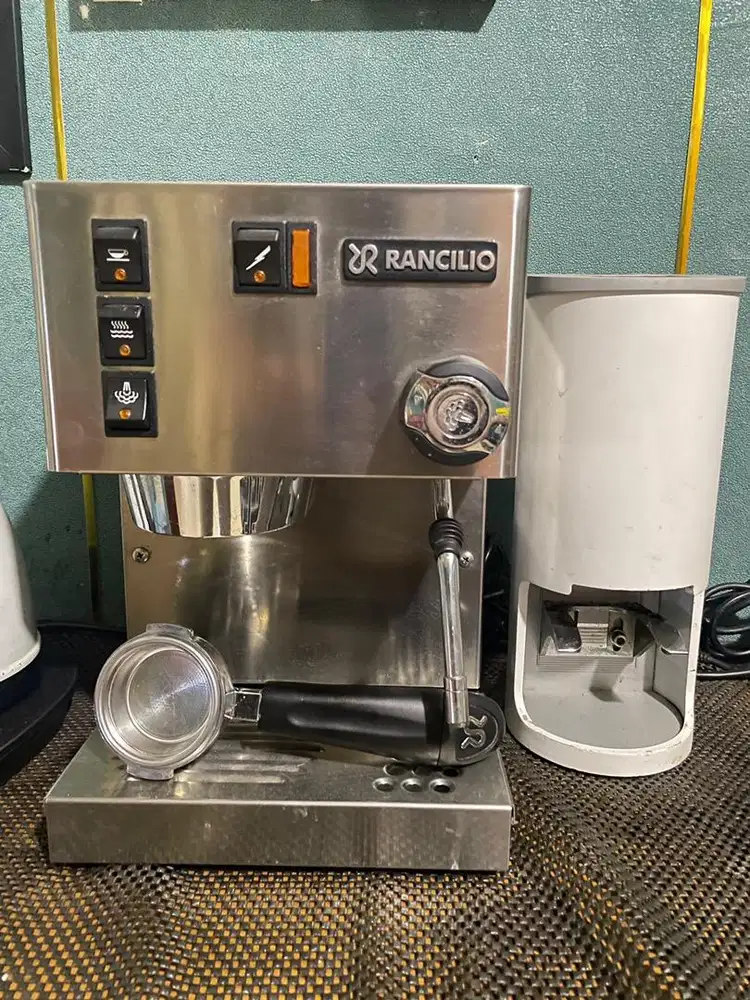 Mesin Kopi Espresso, Grinder dan tamper automatos