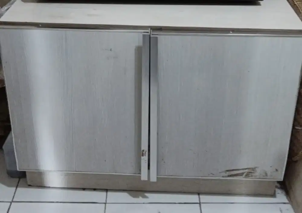 Lemari tv minimalis