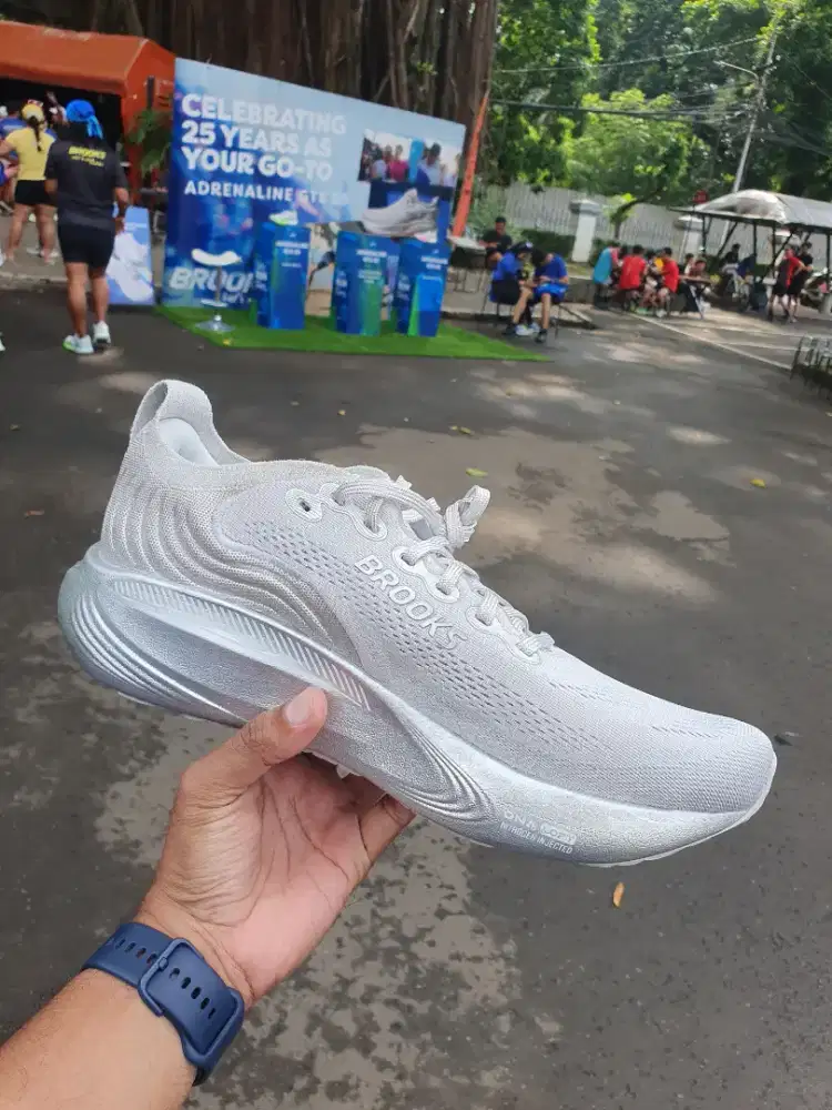 Sepatu Lari Running Shoes Brooks