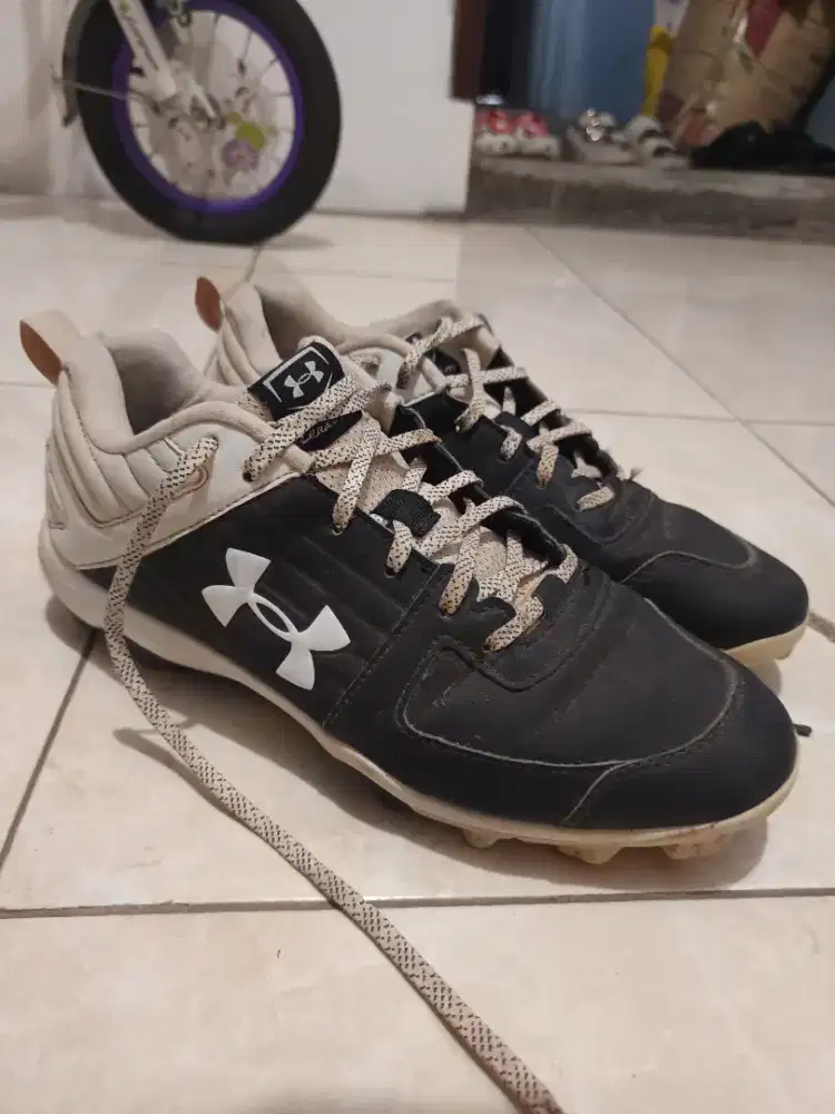 Sepatu Baseball Softball Under Armour