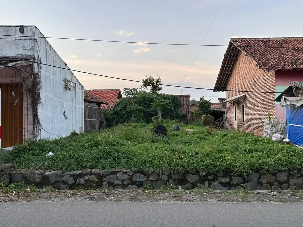 Dijual Tanah dan Bangunan Pinggir Jalan